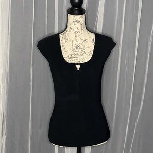 Geoffrey Bean women’s black keyhole cap sleeve top size Medium